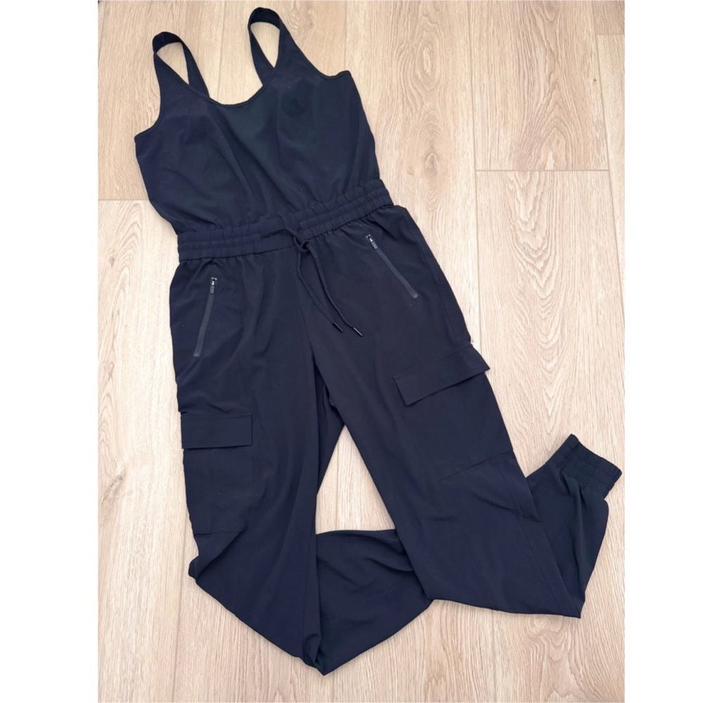 Athleta Size Medium Unbound Jumpsuit Black Travel Commute Lightweight Casual